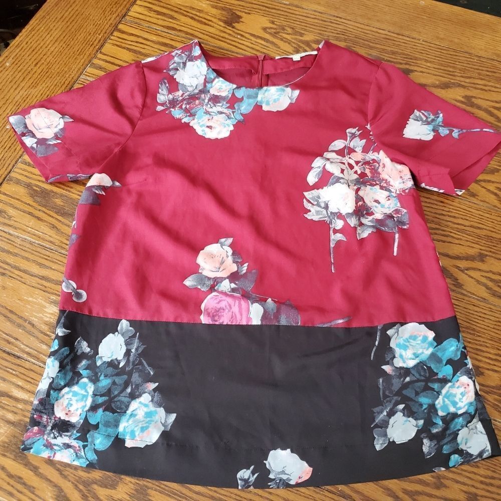 Daniel Rainn 2 tone floral red&black  blouse sz Sm